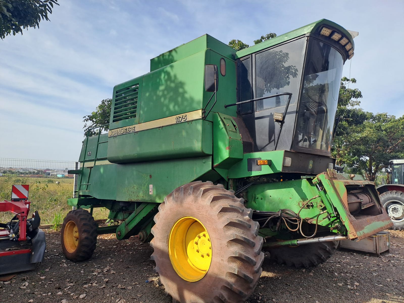 COLHEITADEIRA JOHN DEERE 1175