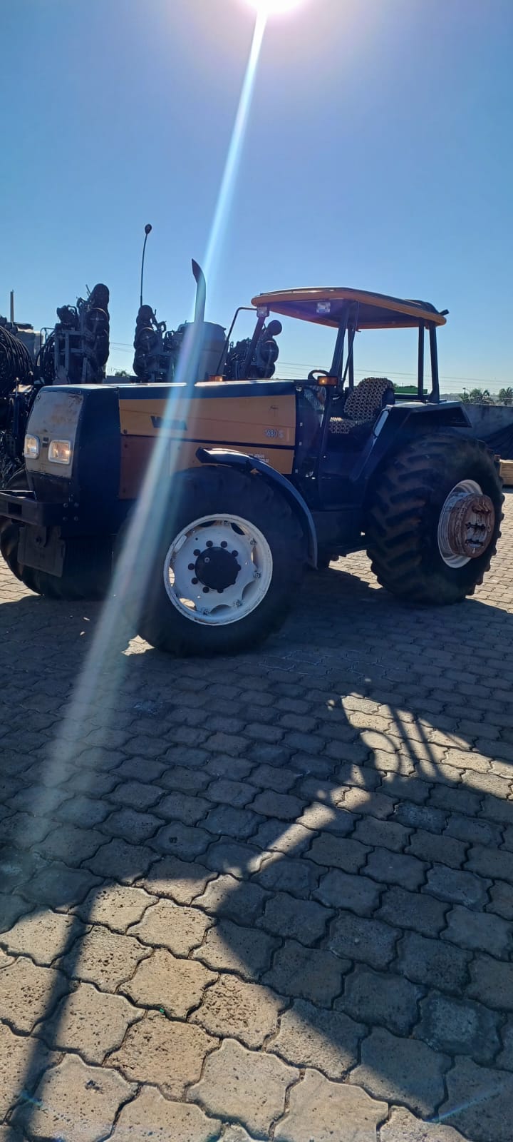 TRATOR VALTRA 1680 PLATAFORMA