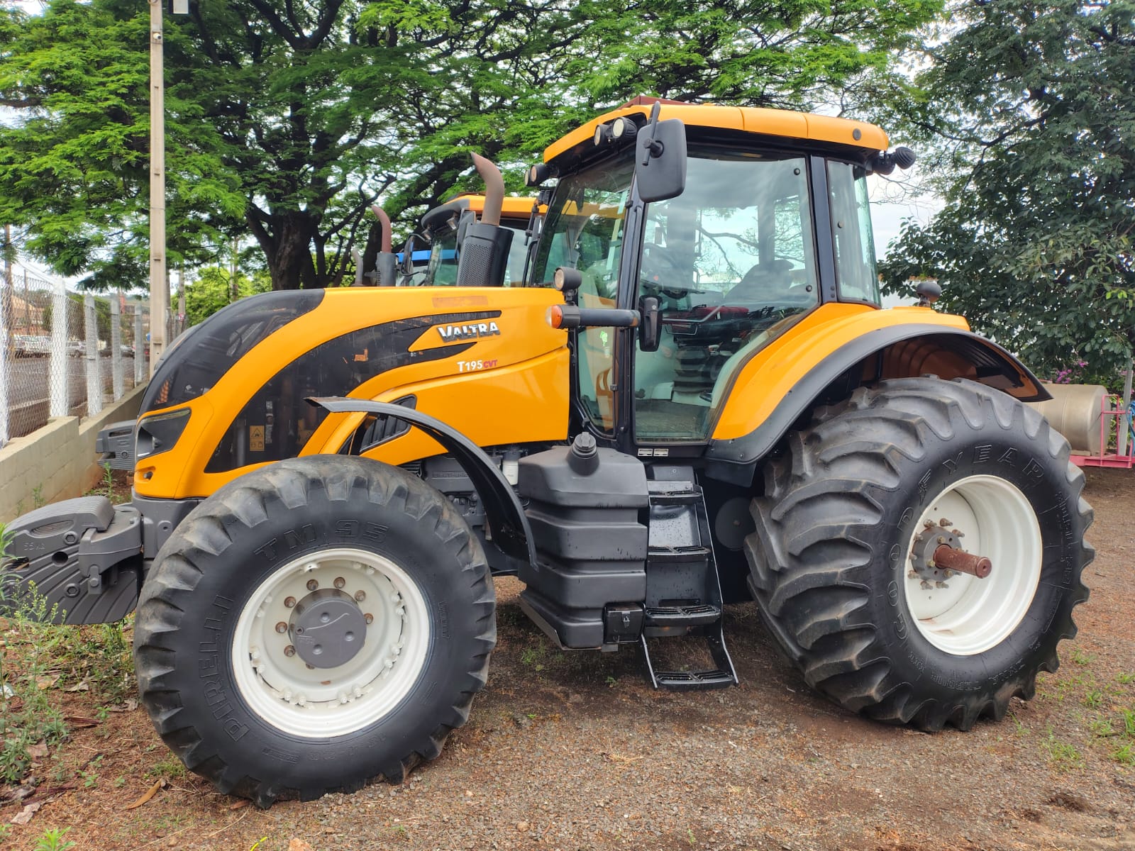 TRATOR VALTRA T195 CVT
